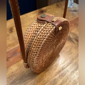 Boho round woven basket purse. Perfect for fall girlies.